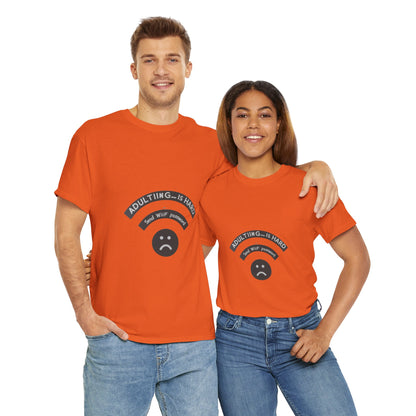 Adultar no es fácil unisex camiseta de algodón pesado