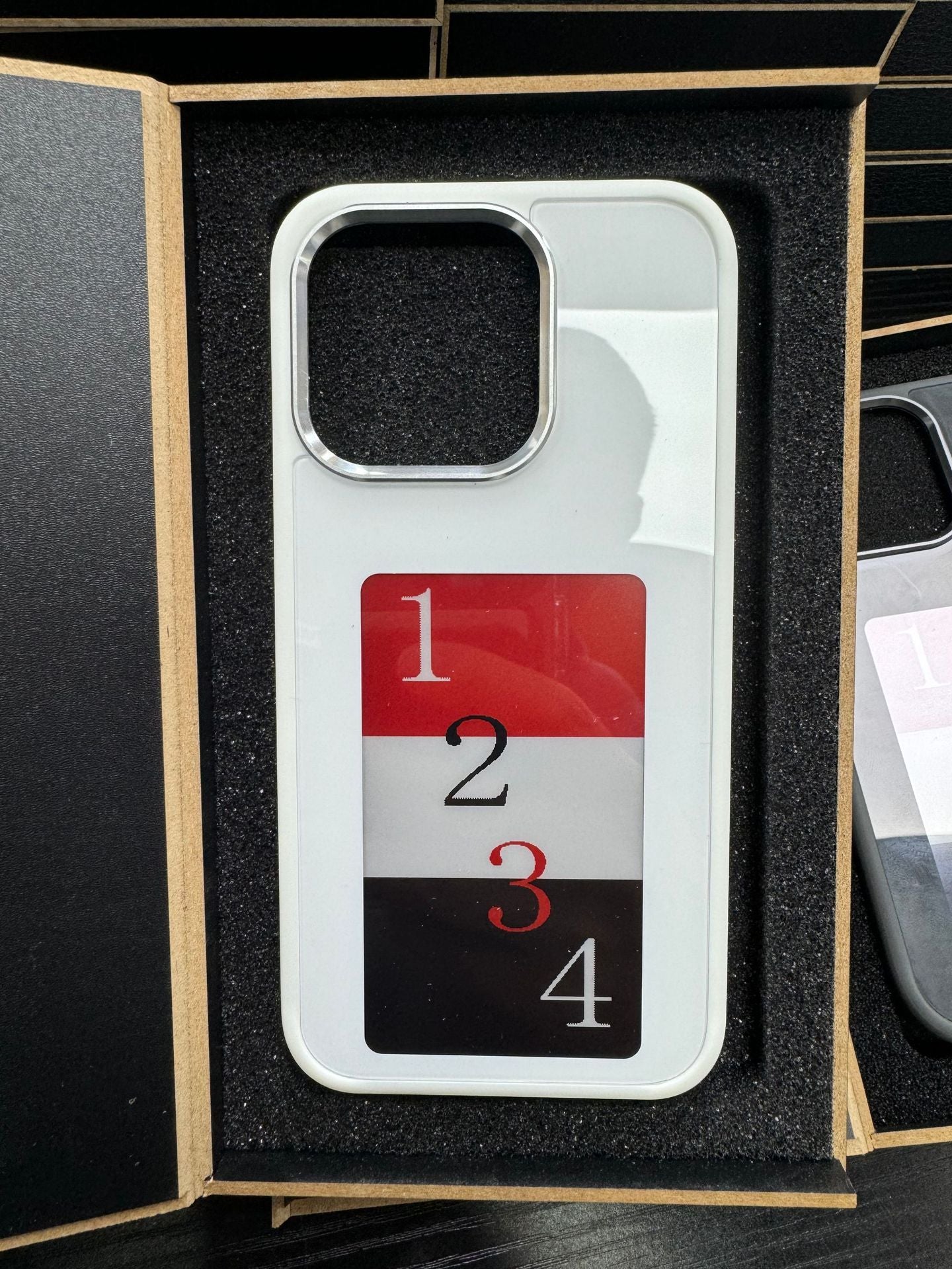 E-Ink Phone Case: Projection, Personalization, Luxury