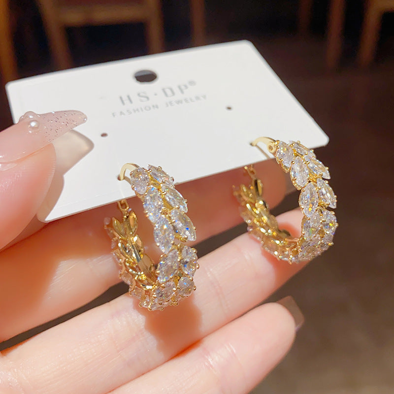 Elegant ear cuff featuring sparkling zircons in a wheat sheaf motif.